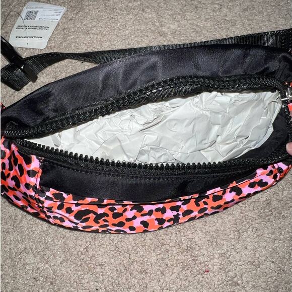 New Fabletics Modular Fanny Pack Flash Orange Safari Spots - Picture 6 of 7